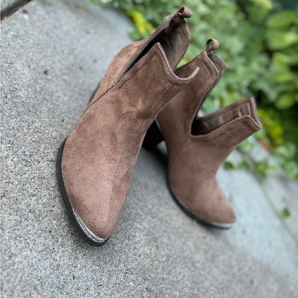 Shoes - ankle boots women’s size 9